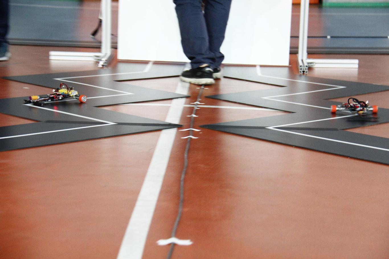 Robot yarışları sona erdi Robot yarışları sona erdi